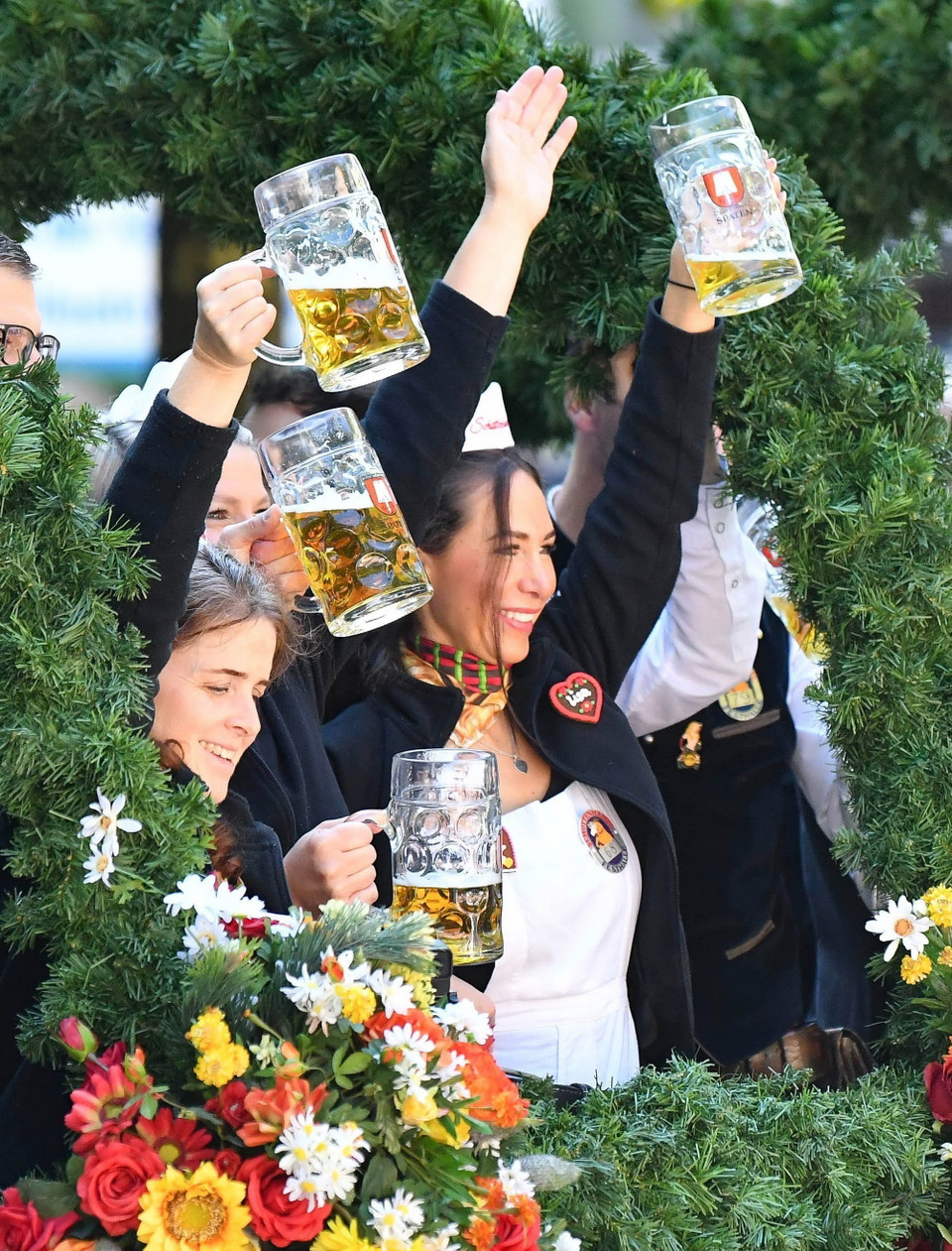 Ngày 21/9/2024, Lễ hội bia Đức (Oktoberfest), lễ hội bia lớn nhất thế giới, đã khai mạc tại thành phố Munich trong điều kiện an ninh được thắt chặt sau nhiều vụ tấn công được cho là do các phần tử thánh chiến thực hiện tại Đức. (Ảnh: THX/TTXVN)
