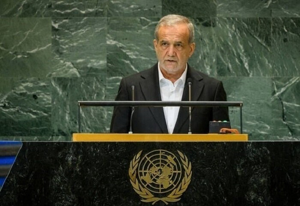 Ngày 24/9/2024, phát biểu tại cuộc họp của Đại hội đồng Liên hợp quốc ở New York (Mỹ), Tổng thống Iran Masoud Pezeshkian tuyên bố nước này sẵn sàng chấm dứt thế bế tắc với phương Tây về vấn đề hạt nhân, đồng thời kêu gọi kết thúc cuộc xung đột Nga-Ukraine thông qua đối thoại. (Ảnh: IRNA/TTXVN)