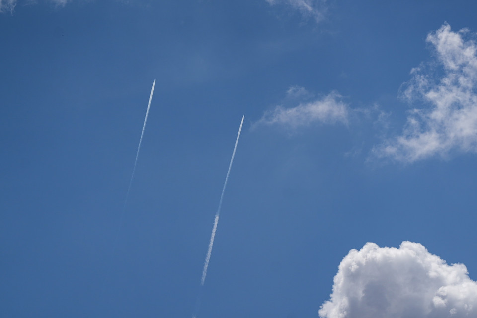 Quân đội Israel thông báo hơn 100 tên lửa đã được bắn từ Liban vào sáng sớm 22/9/2024, trong khi lực lượng cứu hỏa đang dập tắt đám cháy do đạn rơi ở phía Bắc Israel. Ảnh: Hệ thống phòng không Israel đánh chặn các tên lửa phóng từ phía Liban. (Nguồn: THX/TTXVN)