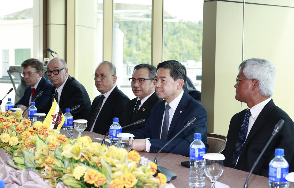 Ông Dato Dr. Mohd Amin Liew Abdullah, Bộ trưởng Văn phòng Thủ tướng kiêm Bộ trưởng Bộ Tài chính và Kinh tế II của Brunei phát biểu tại tọa đàm. (Ảnh: Dương Giang/TTXVN)