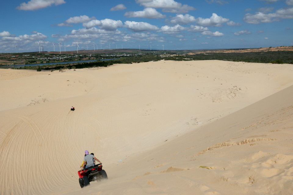 Trải nghiệm đi xe địa hình rất được du khách ưa thích. (Ảnh: Nguyễn Thanh/TTXVN)