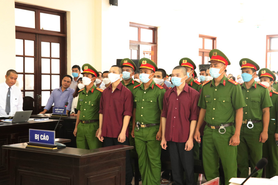 Cả 6 bị cáo trong vụ án đều có mặt tại phiên xét xử. (Ảnh: Bùi Giang/TTXVN)