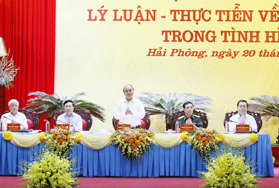 Chủ tịch nước Nguyễn Xuân Phúc chủ trì hội thảo. (Ảnh: Thống Nhất/TTXVN)