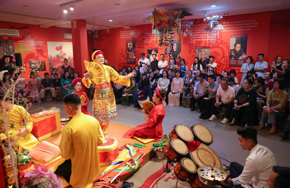 Chương trình trải nghiệm văn hóa "Tín ngưỡng thờ Mẫu: Tâm - Đẹp - Vui". (Ảnh: Thanh Tùng/TTXVN)