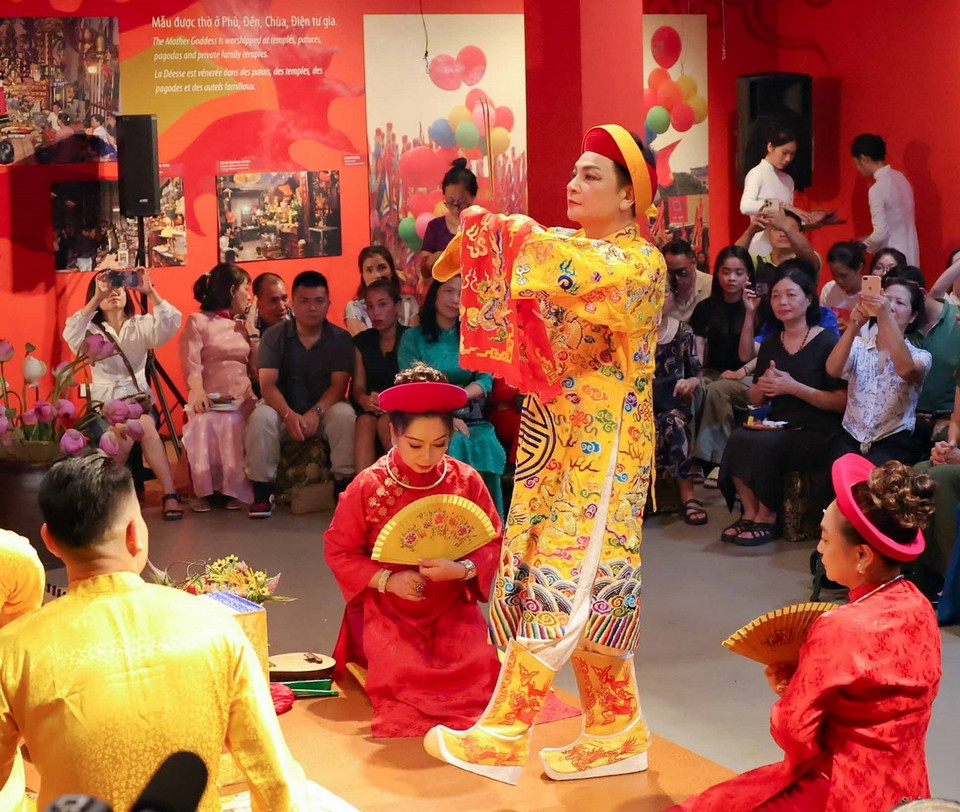 Chương trình trải nghiệm văn hóa "Tín ngưỡng thờ Mẫu: Tâm - Đẹp - Vui". (Ảnh: Thanh Tùng/TTXVN)