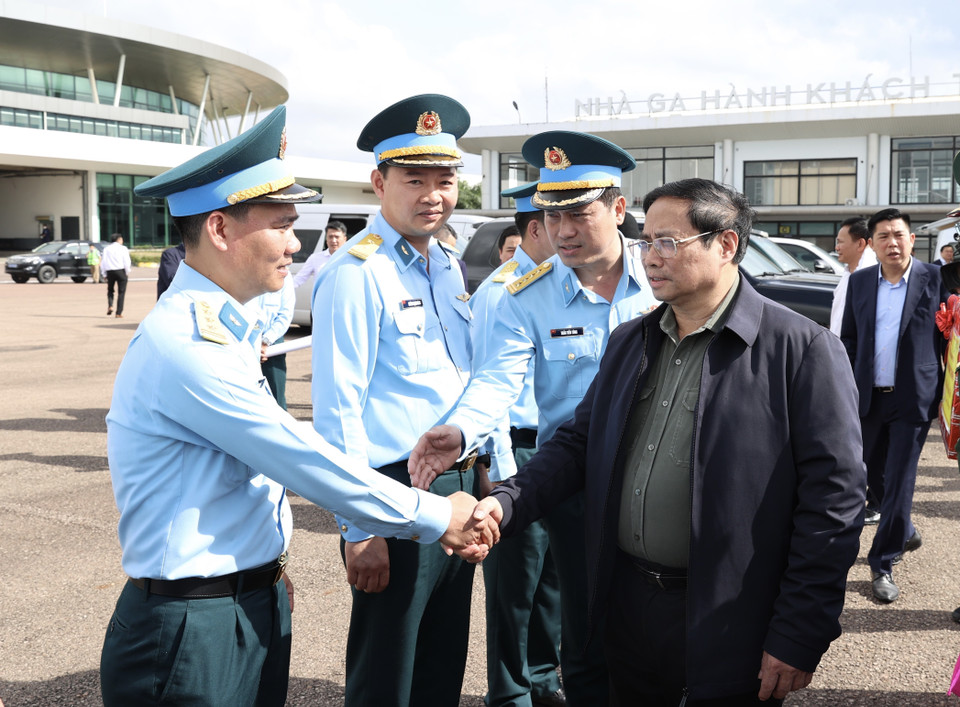 Thủ tướng Phạm Minh Chính kiểm tra dự án nâng cấp, mở rộng Cảng hàng không Phù Cát. (Ảnh: Dương Giang/TTXVN)