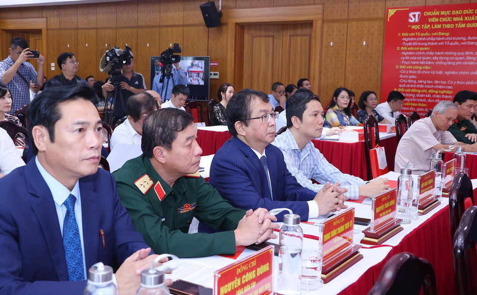 Các đại biểu dự buổi lễ. (Ảnh: Văn Điệp/TTXVN)