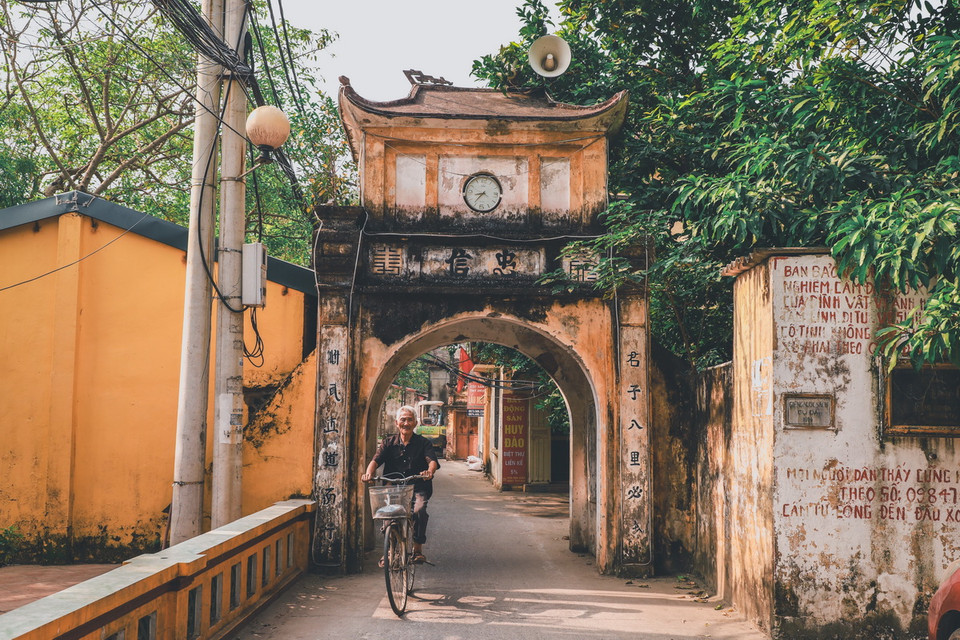 Nằm bên dòng sông Nhuệ nên việc buôn bán, trao đổi hàng hoá rất thuận lợi, nhờ đó người Cự Đà có cuộc sống khá giả, xây dựng được nhiều công trình quy mô lớn. (Ảnh: Vân Chi/TTXVN phát)