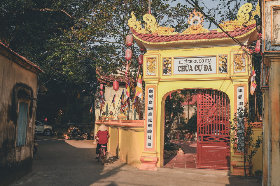 Chùa Cự Đà được công nhận là Di tích Quốc gia vào năm 2000 đã qua nhiều lần trùng tu, lần đầu tiên được ghi nhận vào năm 1695 dưới thời Hậu Lê. (Ảnh: Vân Chi/TTXVN phát)