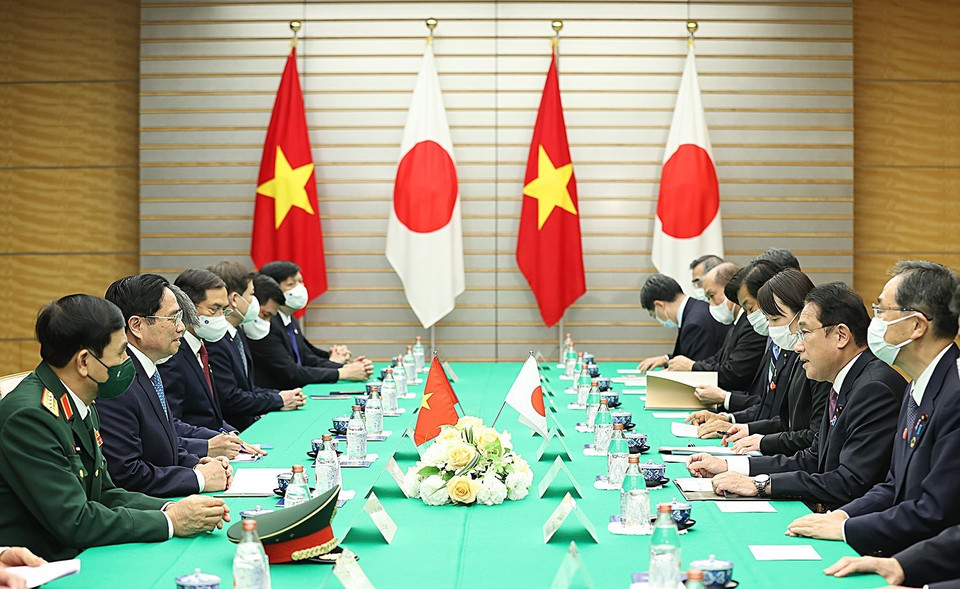 Thủ tướng Phạm Minh Chính hội đàm với Thủ tướng Nhật Bản Kishida Fumio. (Ảnh: Dương Giang/TTXVN)