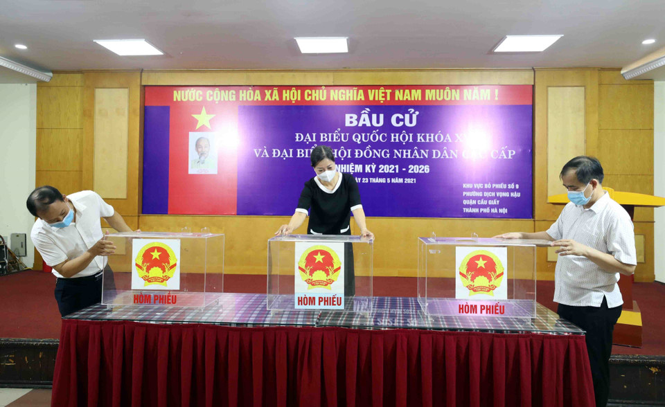 Công tác chuẩn bị cho ngày bầu cử tại 2 KTX của Đại học Quốc gia Hà Nội đảm bảo đúng tiến độ, đúng quy trình và các quy định của pháp luật. (Ảnh: Thanh Tùng/TTXVN)