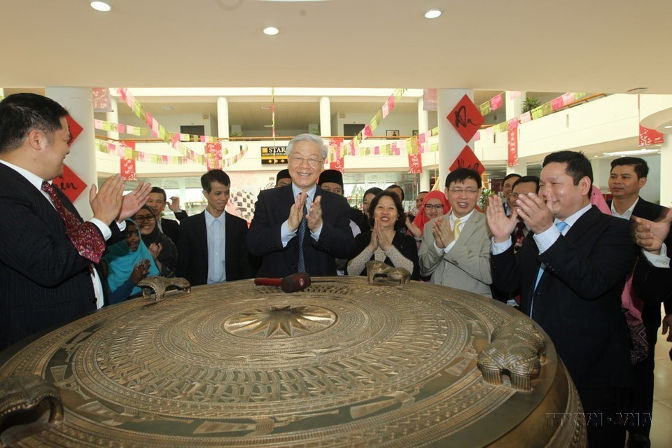 Tổng Bí thư Nguyễn Phú Trọng thăm Trường Đại học FPT tại Khu công nghệ cao Hoà Lạc (Hà Nội, 22/2/2015). (Ảnh: Trí Dũng/TTXVN)