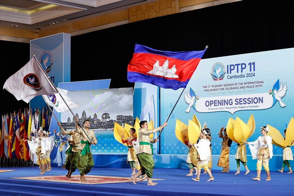 Màn biểu diễn nghệ thuật chào mừng tại lễ khai mạc hội nghị. (Ảnh: Doãn Tấn/TTXVN)