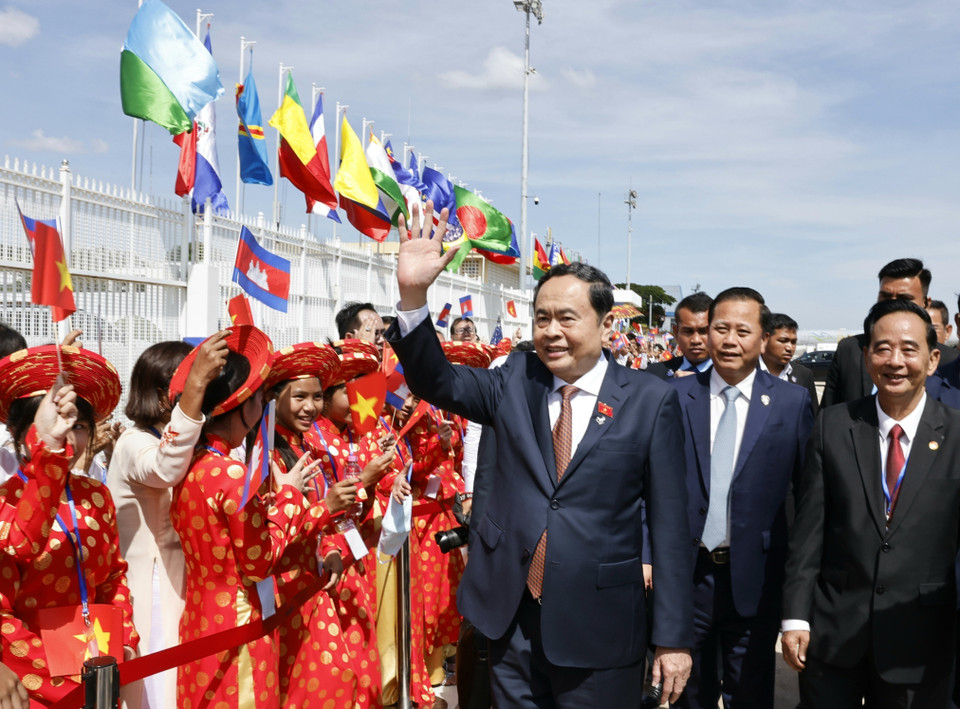 Chủ tịch Quốc hội Trần Thanh Mẫn tại sân bay quốc tế Pochentong, thủ đô Phnom Penh, Camphuchia. (Ảnh: Doãn Tấn/TTXVN)