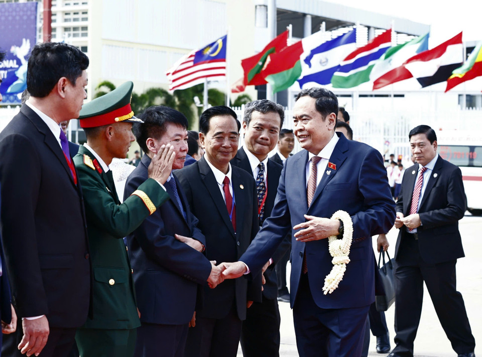 Lễ tiễn Chủ tịch Quốc hội Trần Thanh Mẫn tại sân bay quốc tế Pochentong, thủ đô Phnom Penh, Camphuchia. (Ảnh: Doãn Tấn/TTXVN)