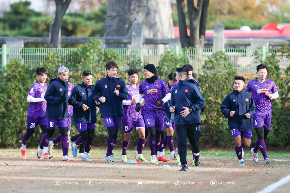 Chiều 23/11, đội tuyển Việt Nam đã bước vào buổi tập đầu tiên trong đợt tập huấn tại Hàn Quốc. (Nguồn: VFF)