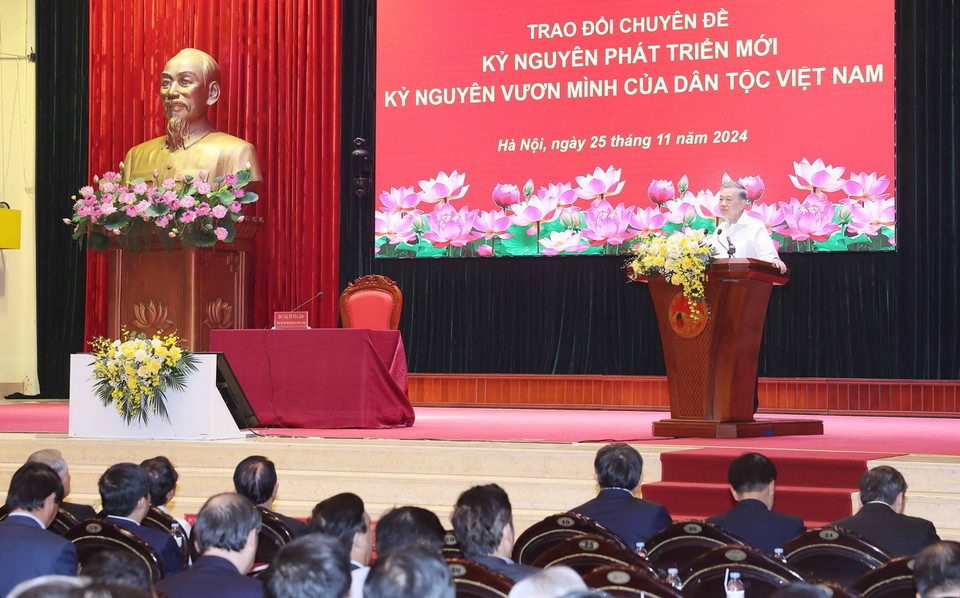 Tổng Bí thư Tô Lâm trao đổi chuyên đề “Kỷ nguyên phát triển mới - Kỷ nguyên vươn mình của dân tộc Việt Nam”. (Ảnh: Thống Nhất/TTXVN)