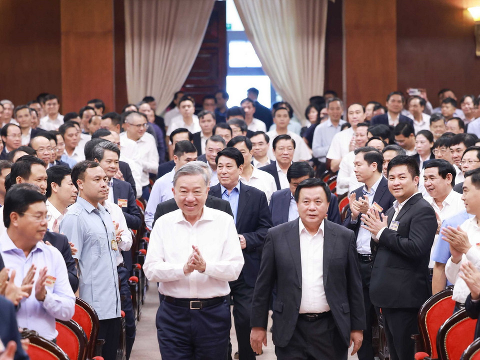 Tổng Bí thư Tô Lâm cùng các đồng chí lãnh đạo Đảng và Nhà nước đến dự buổi trao đổi. (Ảnh: Thống Nhất/TTXVN)