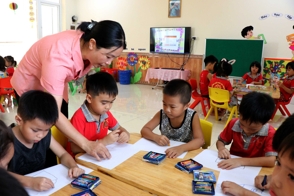 Tỉnh Bắc Ninh đã quan tâm phát triển đa dạng hóa các loại hình giáo dục, nhất là giáo dục mầm non nhằm đáp ứng nhu cầu gửi trẻ của công nhân, người lao động đang làm việc tại các khu công nghiệp. (Ảnh: Đinh Văn Nhiều/TTXVN) 