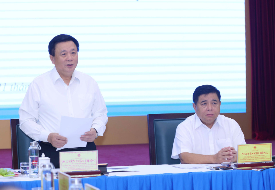 Ông Nguyễn Xuân Thắng, Ủy viên Bộ Chính trị, Giám đốc Học viện Chính trị quốc gia Hồ Chí Minh, Chủ tịch Hội đồng Lý luận Trung ương, Tổ trưởng Tổ biên tập Tiểu ban Văn kiện Đại hội XIV của Đảng phát biểu tại cuộc họp. (Ảnh: Phương Hoa/TTXVN)