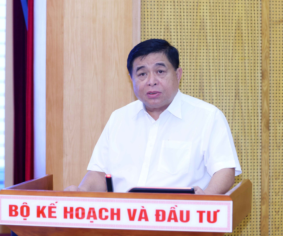 Ông Nguyễn Chí Dũng, Ủy viên Trung ương Đảng, Bộ trưởng Bộ Kế hoạch và Đầu tư, Tổ trưởng Tổ Biên tập Tiểu ban Kinh tế-Xã hội Đại hội XIV của Đảng phát biểu tại cuộc họp. (Ảnh: Phương Hoa/TTXVN)