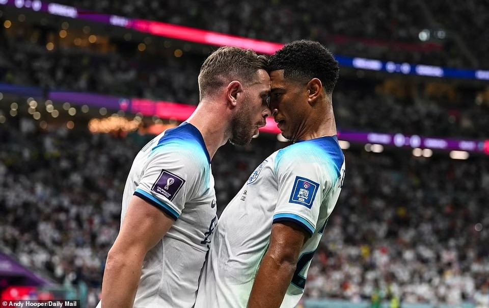 ...sau đường kiến tạo của Jude Bellingham (phải). (Nguồn: Daily Mail)