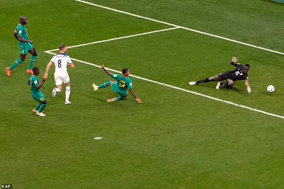 Jordan Henderson mở đầu chiến thắng cho Tam sư bằng bàn thắng ở phút 38. (Nguồn: AP)