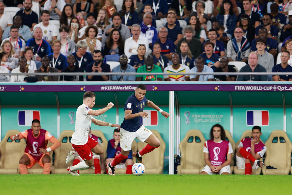 Sau bàn thắng của Giroud, Mbappe và các đồng đội tiếp tục chơi lấn lướt trước Ba Lan. (Ảnh: Hải An/Vietnam+)