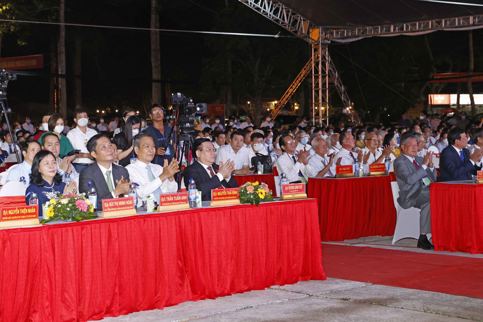 Chủ tịch Quốc hội Vương Đình Huệ và đại biểu dự lễ kỷ niệm.(Ảnh: Doãn Tấn/TTXVN)