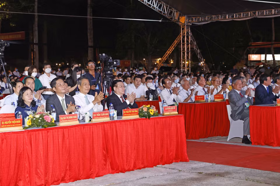 Chủ tịch Quốc hội Vương Đình Huệ và đại biểu dự lễ kỷ niệm.(Ảnh: Doãn Tấn/TTXVN)