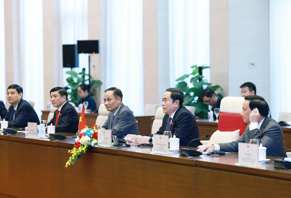 Chủ tịch Quốc hội Trần Thanh Mẫn hội kiến Tổng Bí thư, Chủ tịch nước Lào Thongloun Sisoulith. (Ảnh: Thống Nhất/ TTXVN)