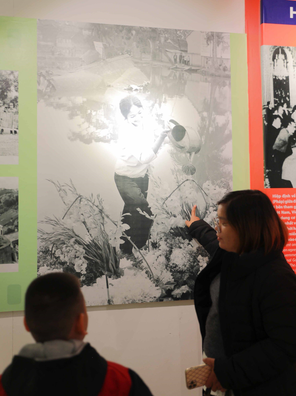 Triển lãm khơi dậy lòng yêu nước, niềm tự hào dân tộc cho các thế hệ, nhất là thế hệ trẻ trong xây dựng và bảo vệ Tổ quốc. (Ảnh: Thanh Tùng/TTXVN)