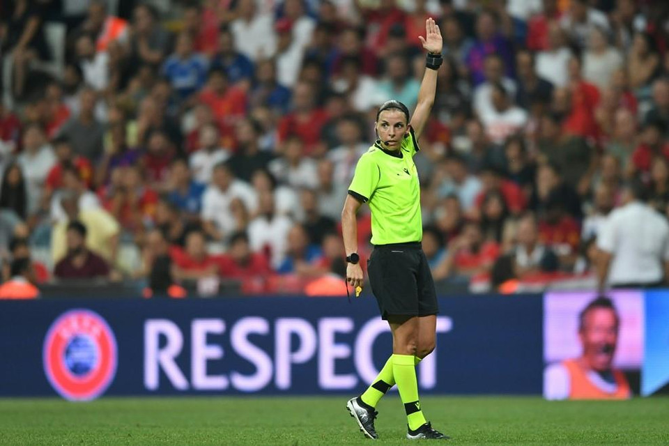 Kết quả 2-2 được giữ nguyên cho đến khi tiếng còi kết thúc 120 phút thi đấu của trọng tài Stephanie Frappart vang lên.