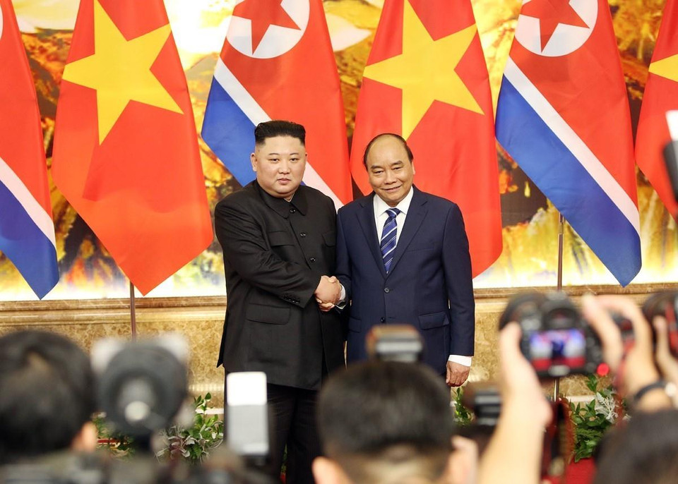 Thủ tướng Nguyễn Xuân Phúc hội kiến Chủ tịch Triều Tiên Kim Jong-un. (Ảnh: Dương Giang/TTXVN)