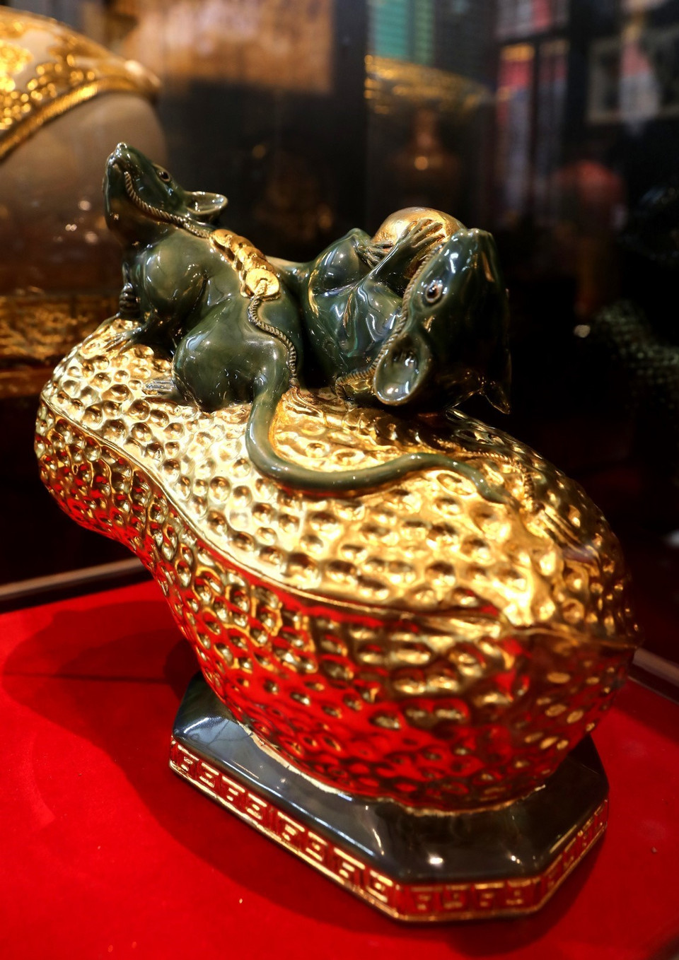  Năm Canh Tý, theo quan niệm dân gian, chuột là con vật đứng đầu trong bộ 12 con giáp, là biểu tượng của sự nhanh nhẹn, tinh ranh và thông minh, chuột còn thể hiện sự sung túc, đủ đầy. (Ảnh: Thành Đạt/TTXVN)