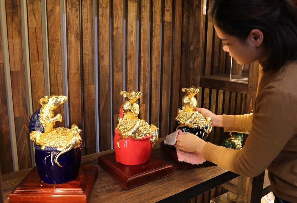 Giá của sản phẩm từ 1 đến vài triệu đồng phụ thuộc vào từng mẫu mã và sẽ được bày bán tại một số showroom ở Hà Nội. (Ảnh: Thành Đạt/TTXVN)