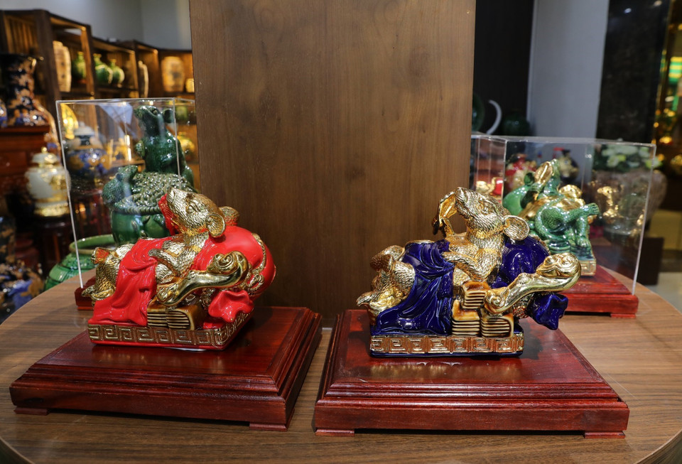 Năm Canh Tý, theo quan niệm dân gian, chuột là con vật đứng đầu trong bộ 12 con giáp, là biểu tượng của sự nhanh nhẹn, tinh ranh và thông minh, chuột còn thể hiện sự sung túc, đủ đầy. (Ảnh: Thành Đạt/TTXVN)