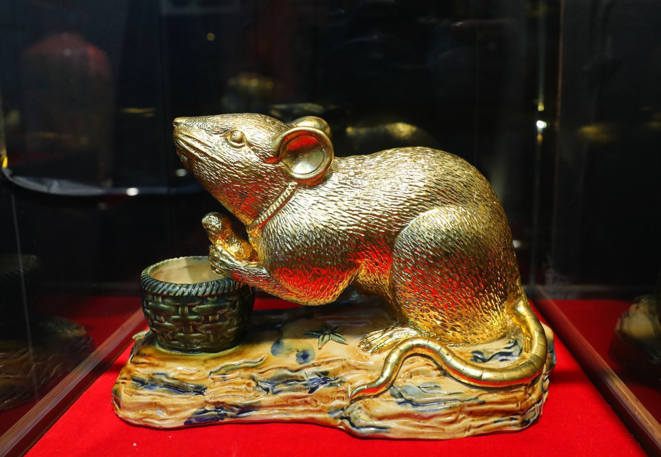 2020 là năm Canh Tý, theo quan niệm dân gian, chuột là con vật đứng đầu trong bộ 12 con giáp, là biểu tượng của sự nhanh nhẹn, tinh ranh và thông minh, chuột còn thể hiện sự sung túc, đủ đầy. (Ảnh: Thành Đạt/TTXVN)