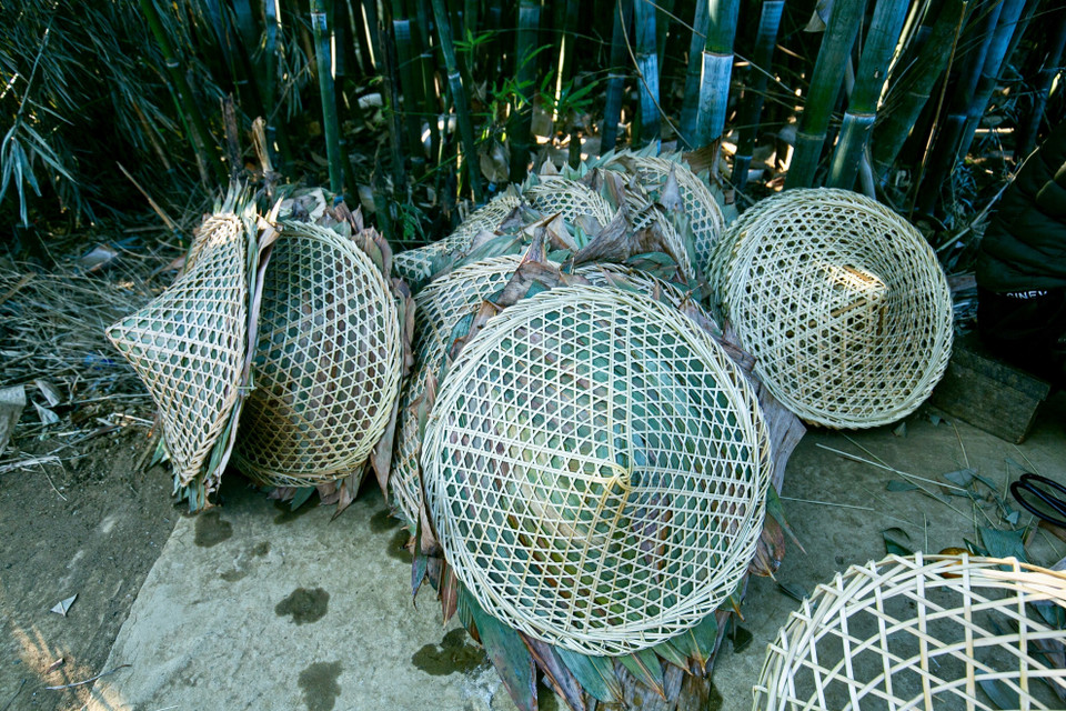 Sản phẩm nón lá của làng nghề truyền thống làm nón lá xóm Hoàng Diệu, xã Tự Do (Quảng Hòa, Cao Bằng). (Ảnh: Chu Hiệu/TTXVN)