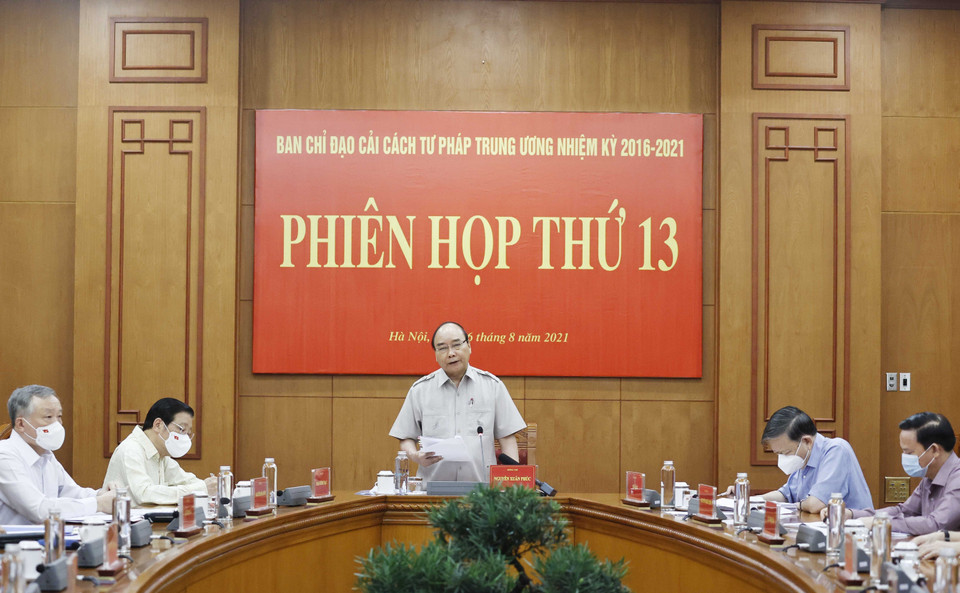 Chủ tịch nước Nguyễn Xuân Phúc, Trưởng Ban Chỉ đạo cải cách Tư pháp Trung ương chủ trì phiên họp. (Ảnh: Thống Nhất/TTXVN)