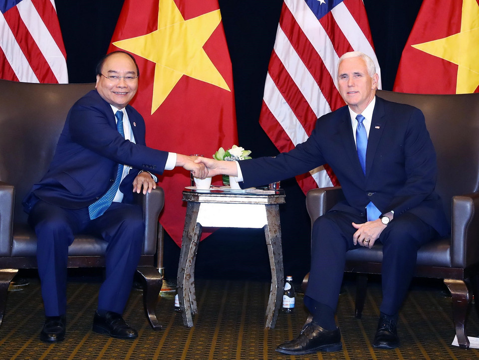 Thủ tướng Nguyễn Xuân Phúc gặp Phó Tổng thống Mỹ Mike Pence. (Ảnh: Thống Nhất/TTXVN)