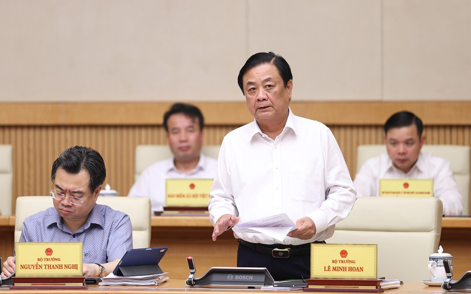 Bộ trưởng Bộ Nông nghiêp và Phát triển Nông thôn Lê Minh Hoan báo cáo điều hành việc thực hiện các giải pháp đảm bảo an ninh lương thực quốc gia và phát triển sản xuất nông nghiệp. (Ảnh: Dương Giang/TTXVN)