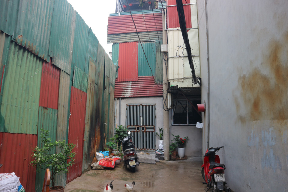 Phường Khương Đình có khoảng 4.000 thửa đất đã bị người dân tự chuyển đổi mục đích sử dụng đất thành công trình từ giai đoạn 1990-2014. (Ảnh Mạnh Khánh/TTXVN)