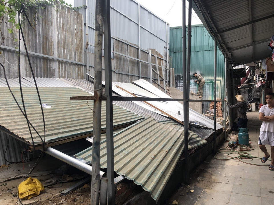 Phường Khương Đình tiến hành phá dỡ công trình vi phạm xây dựng trên đất công, đất nông nghiệp trên địa bàn. (Ảnh: TTXVN phát)