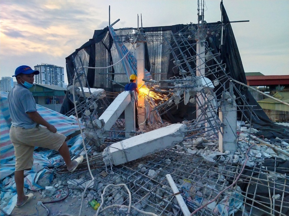 Phường Khương Đình tiến hành phá dỡ công trình vi phạm xây dựng trên đất công, đất nông nghiệp trên địa bàn. (Ảnh: TTXVN phát)