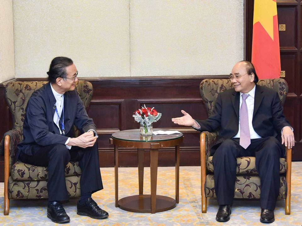 Chiều 17/11, tại thủ đô Bangkok (Thái Lan), Chủ tịch nước Nguyễn Xuân Phúc tiếp Nhà sáng lập kiêm Tổng giám đốc Tập đoàn Amata Vikrom Kromadit. (Ảnh: Thống Nhất/TTXVN)