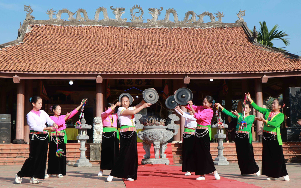 Lễ cúng cơm mới là một trong những hoạt động nhằm bảo tồn, phát huy bản sắc văn hóa của dân tộc Mường và các dân tộc thiểu số khác trên địa bàn huyện Thanh Sơn. (Ảnh: Trung Kiên/TTXVN)