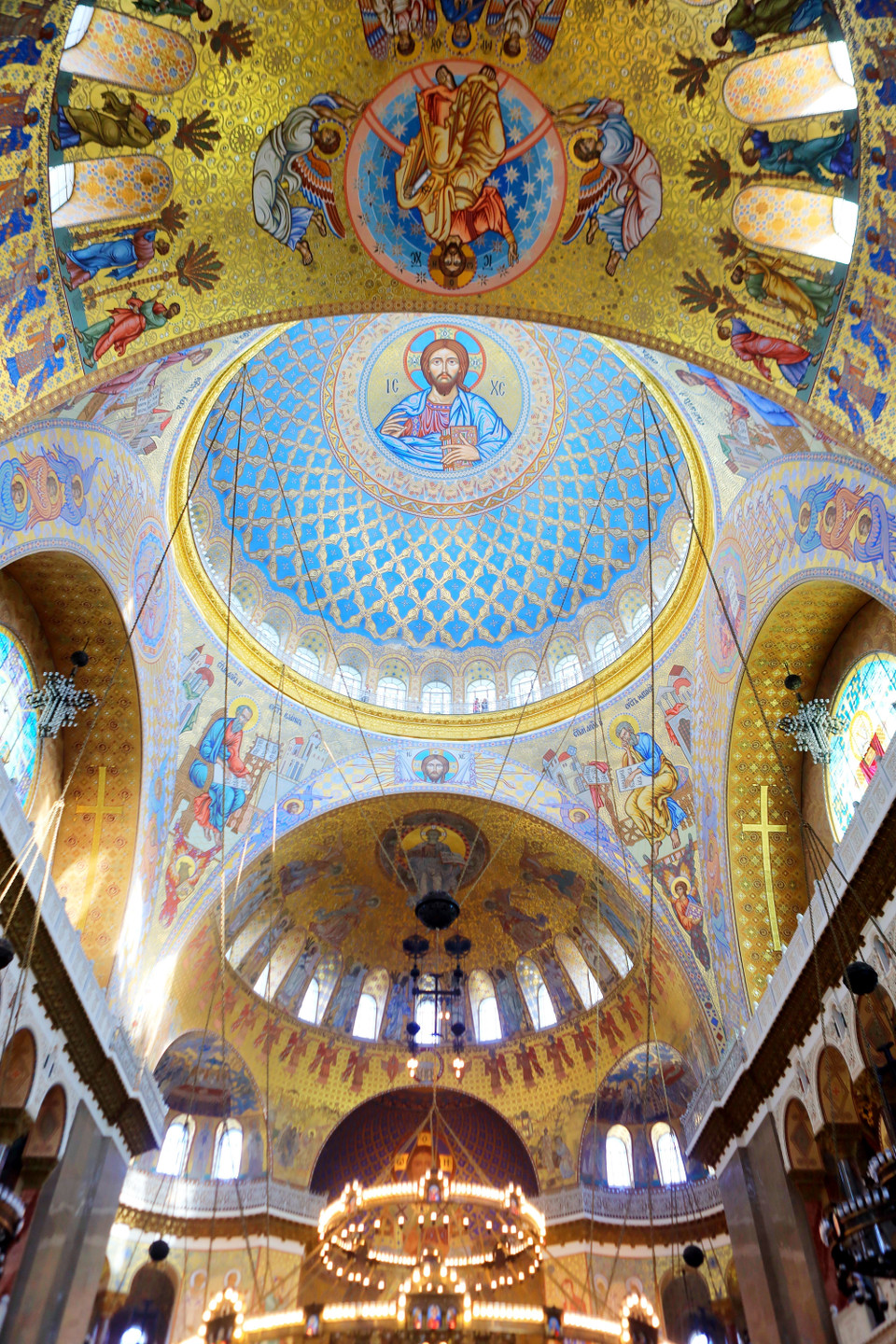 Trải qua những thăng trầm của thời gian, năm 2013 Nhà thờ chính tòa Hải quân được tái khai trương, phục hồi hoàn toàn chức năng địa chỉ tôn giáo thuộc Giáo hội Chính thống giáo Nga. (Ảnh: Trần Hiếu/TTXVN)