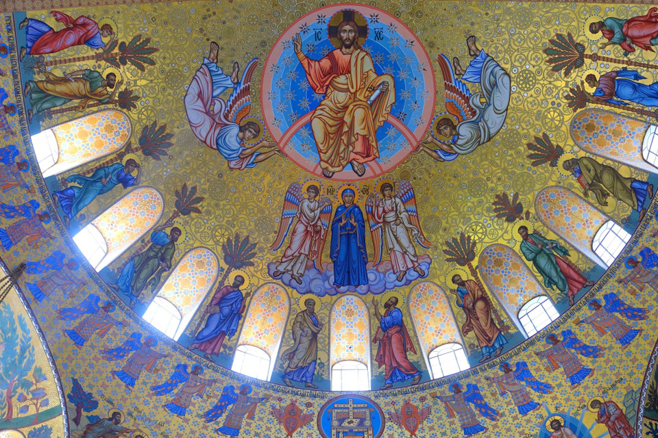 Năm 2002, Giáo hội Chính Thống Nga đã phục dựng, cài đặt lại thánh giá trên các mái vòm chính của Nhà thờ Hải quân. (Ảnh: Trần Hiếu/TTXVN)