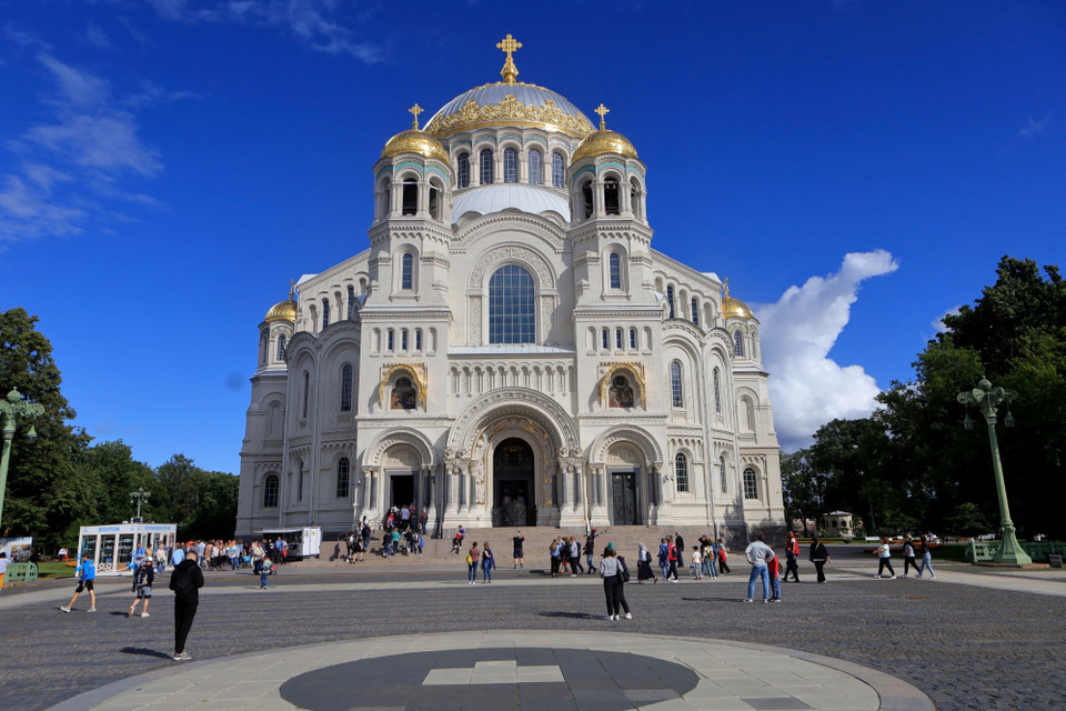 Nhà thờ chính tòa Hải quân Thánh Nicolas tọa lạc tại vị trí trung tâm của đảo tiền tiêu Kronstadt, Saint Petersburg. (Ảnh: Trần Hiếu/TTXVN)
